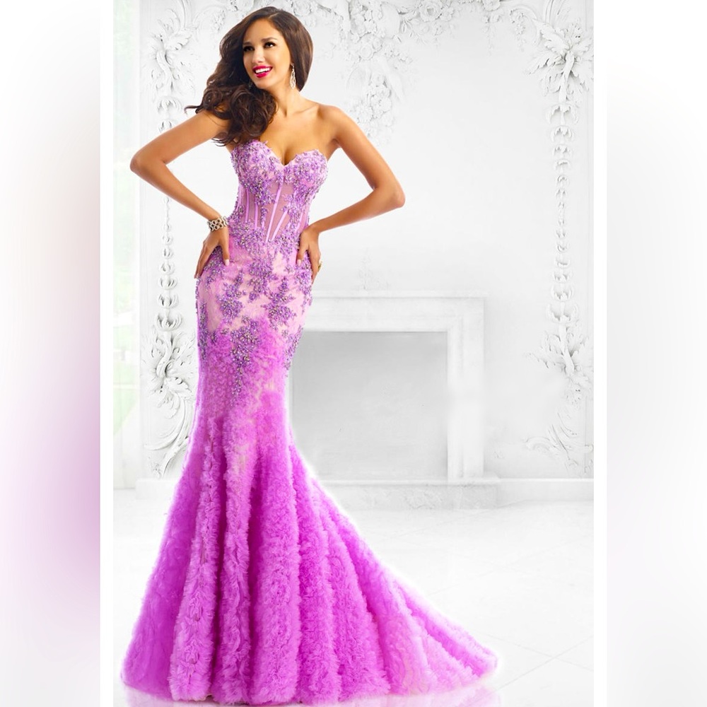 Prom dress - Picture 1 of 6
